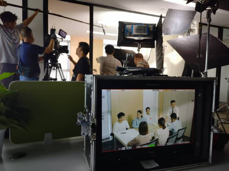 苏尼特右旗TVC拍摄公司：科技产品视觉化大师，诠释未来感与功能美学